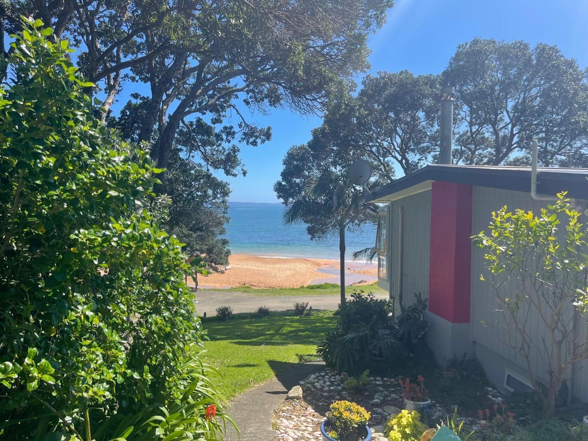 Driftwood Lodge Beachfront, Cable Bay, Northland Coopers Beach Esterno foto