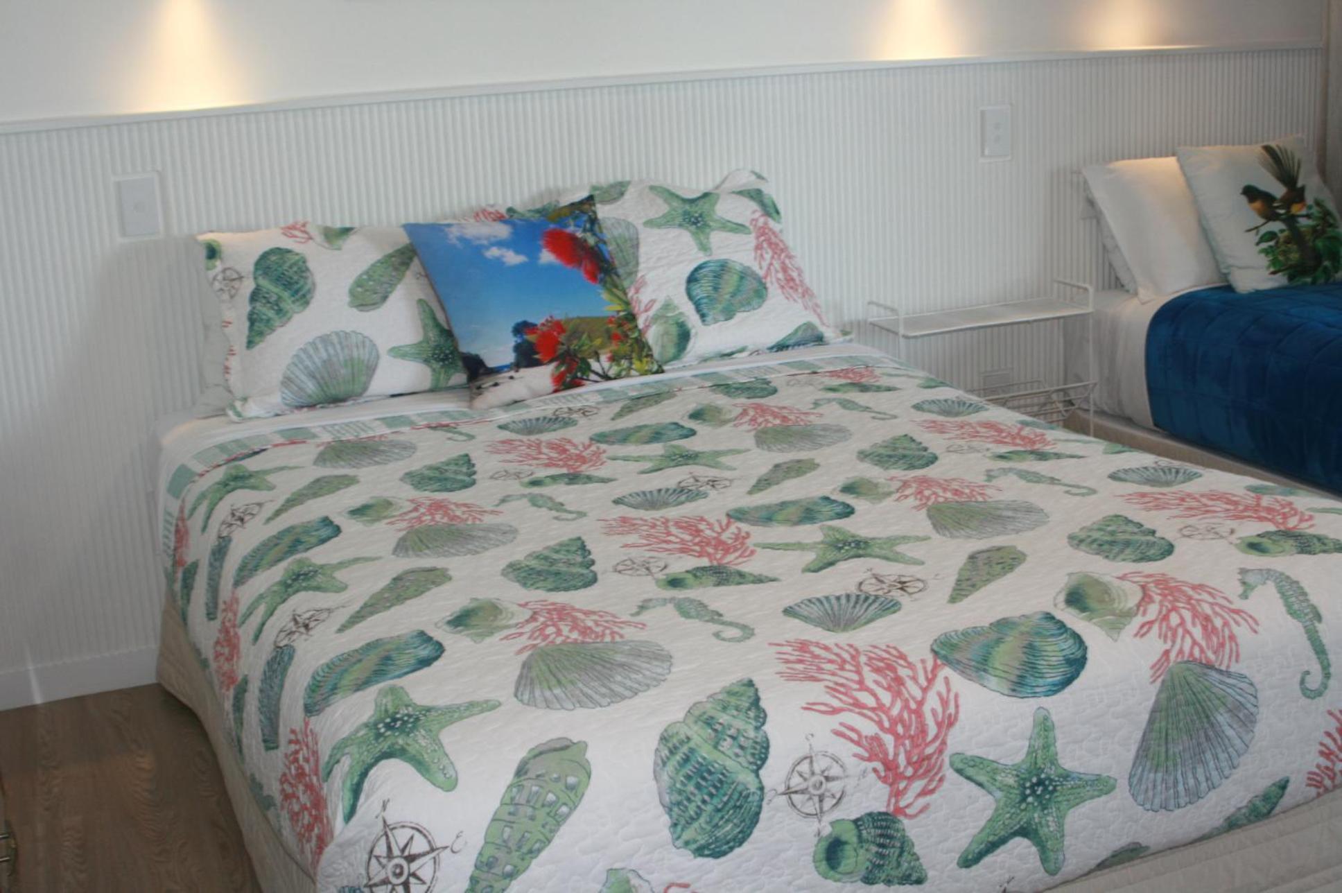 Driftwood Lodge Beachfront, Cable Bay, Northland Coopers Beach Esterno foto