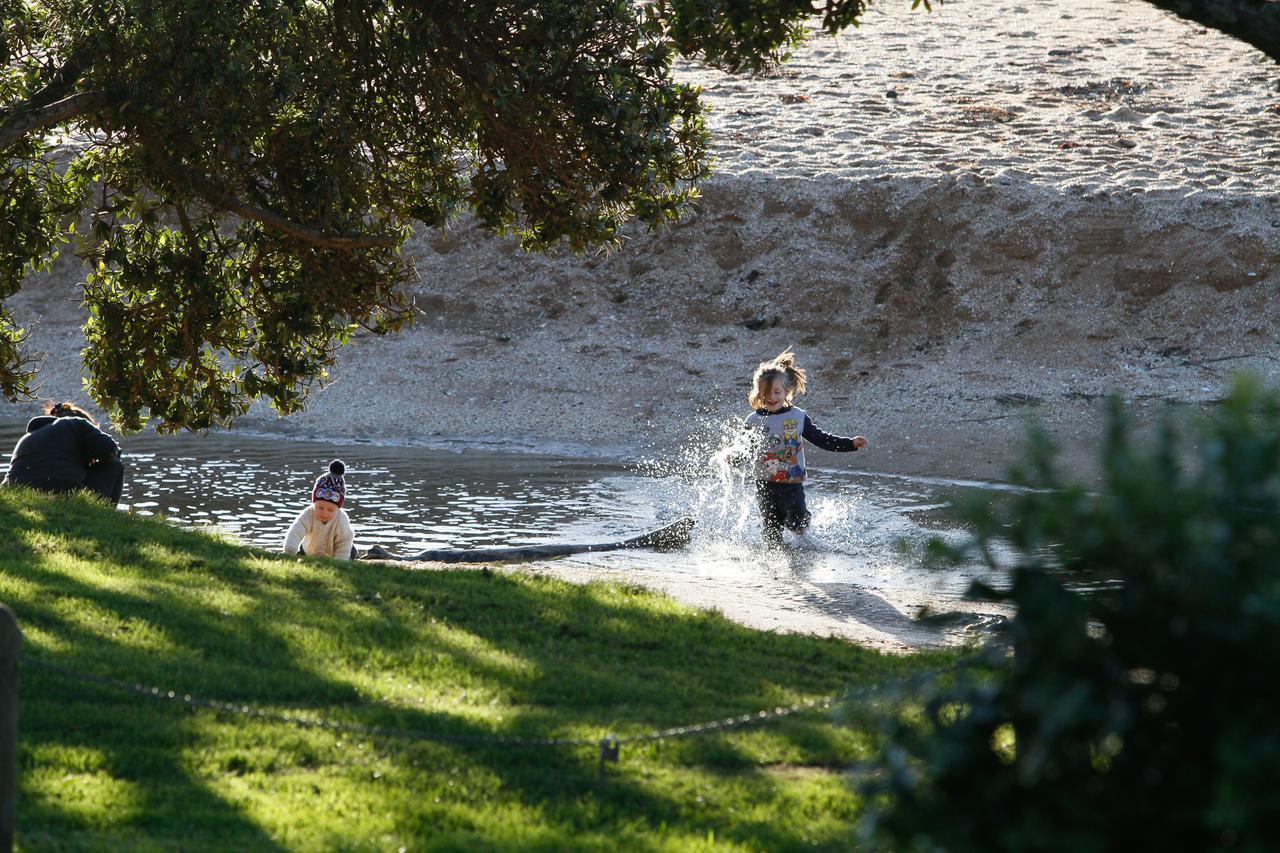 Driftwood Lodge Beachfront, Cable Bay, Northland Coopers Beach Esterno foto